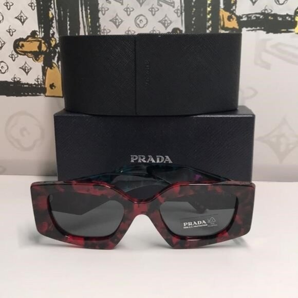 New Authentic Prada PR 15YS Sunglasses – Scarlet Tortoise with Dark Gray Lenses - Picture 14 of 15